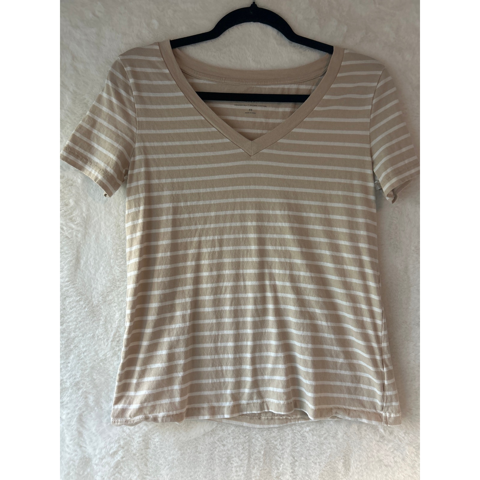Gap Striped V Neck T Shirt Women’s Size Xs Beige White